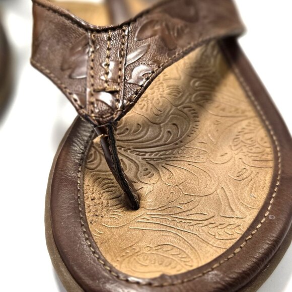 B.O.C. Women's Tan Faux Leather Thong Sandals Size 6 - Picture 4 of 6